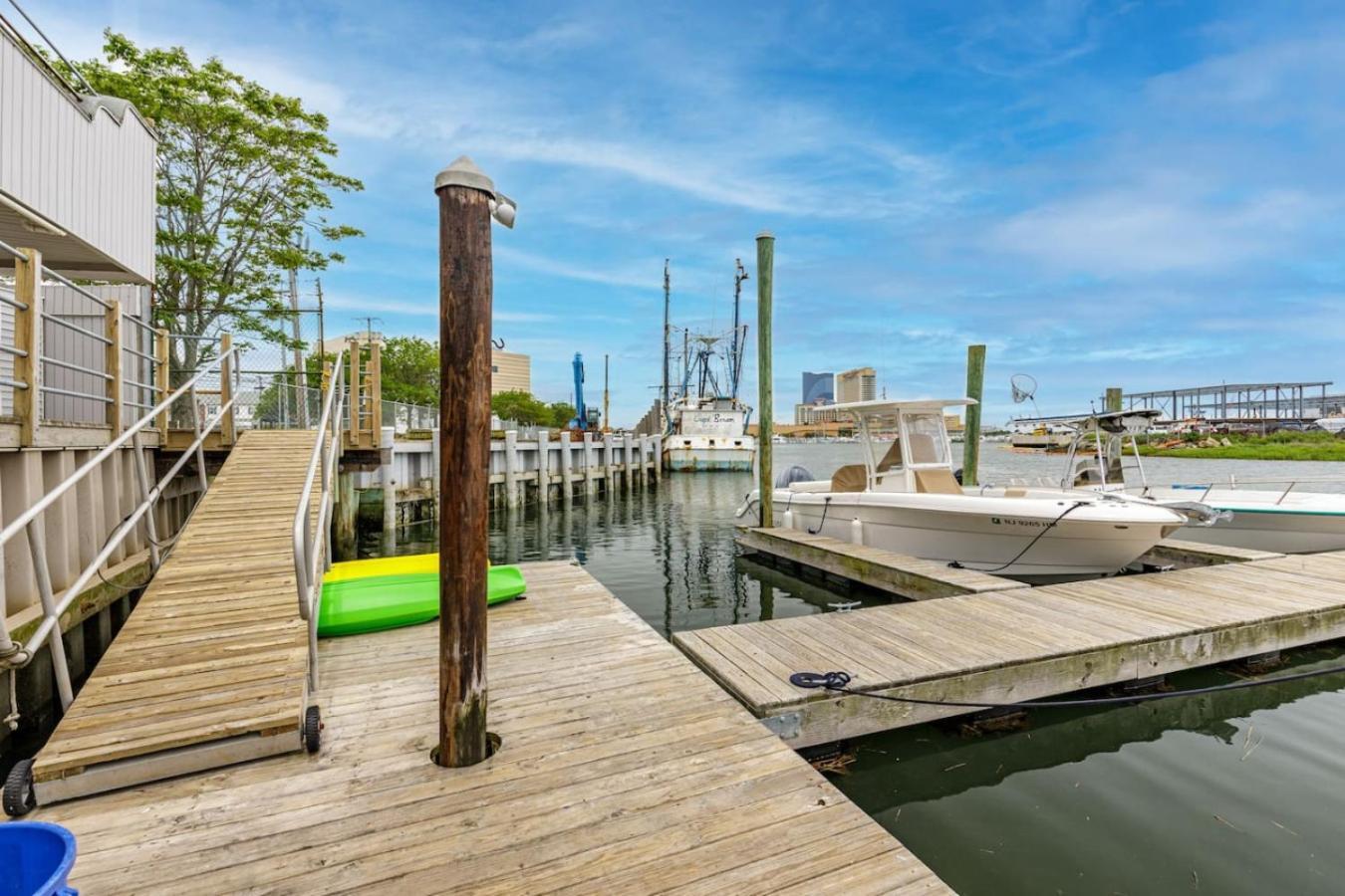 Do With Ac Awesome Waterfront Marina Holiday home *